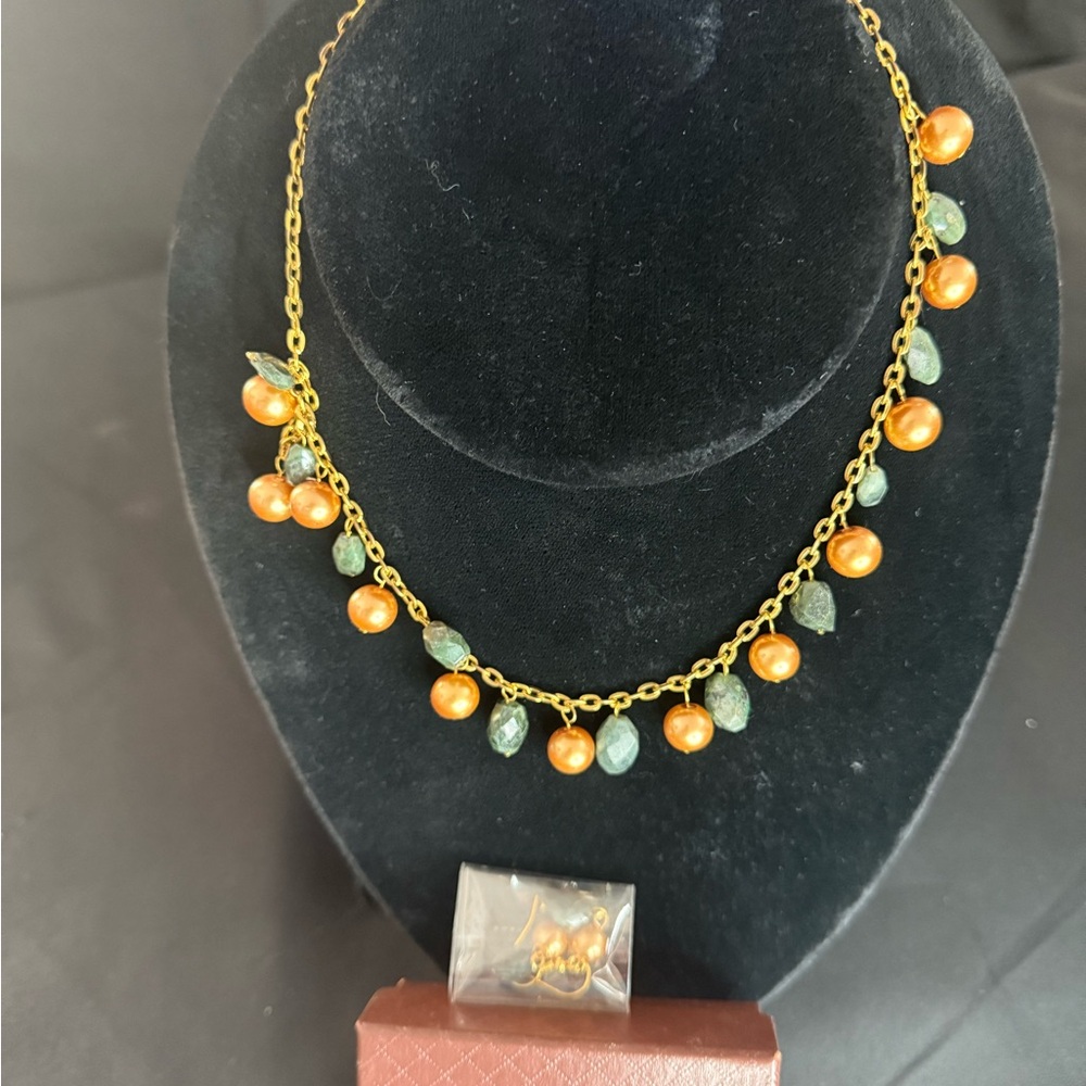 Elegant Gold and Green Necklace